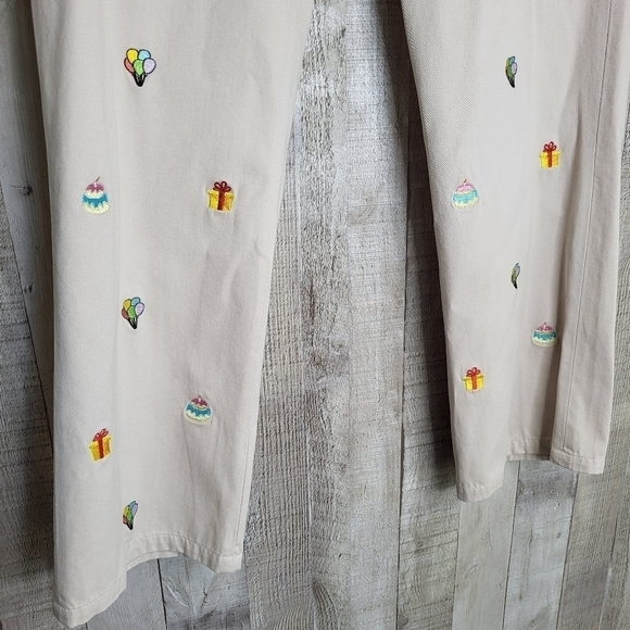 Castaway Nantucket Pants. Birthday, Cake, Presents. Size 34"×29" - Picture 3 of 12